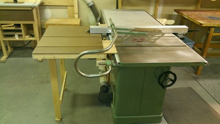 Fold down outfeed table