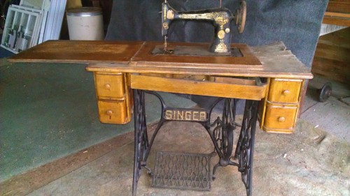 Front view of dilapidated sewing machine