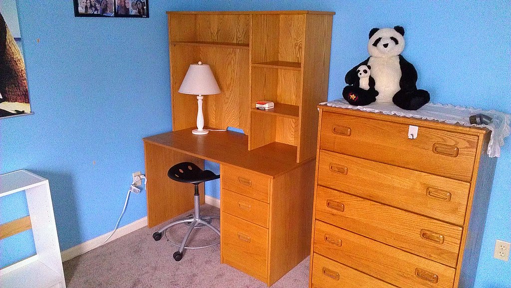 Student desk with bookshelf unit and matching chest of drawers