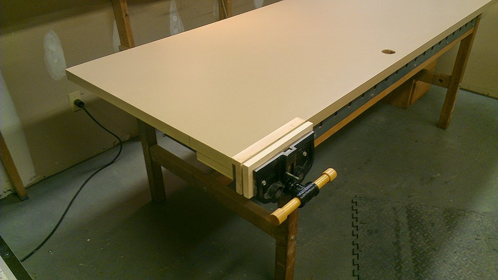 The modern workbench - installation of the front vise - German pressure  board - part 5 